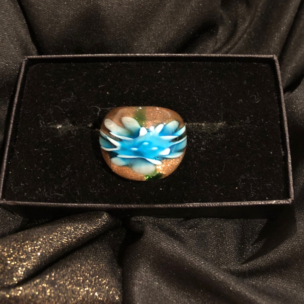 Beautiful Glass Ring SZ 8